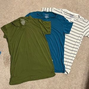 3 Men Small Kickee Pants Shirts